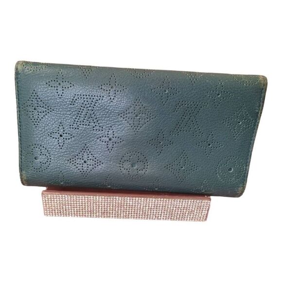 Louis Vuitton Mahina Amelia Leather Trifold Wallet GUC with LV Dust Bag - Picture 2 of 16
